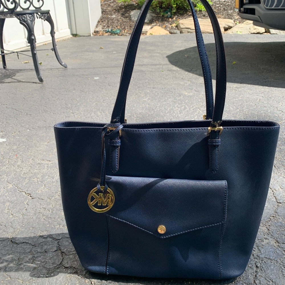 Michael Kors Jet Set tote with front pocket